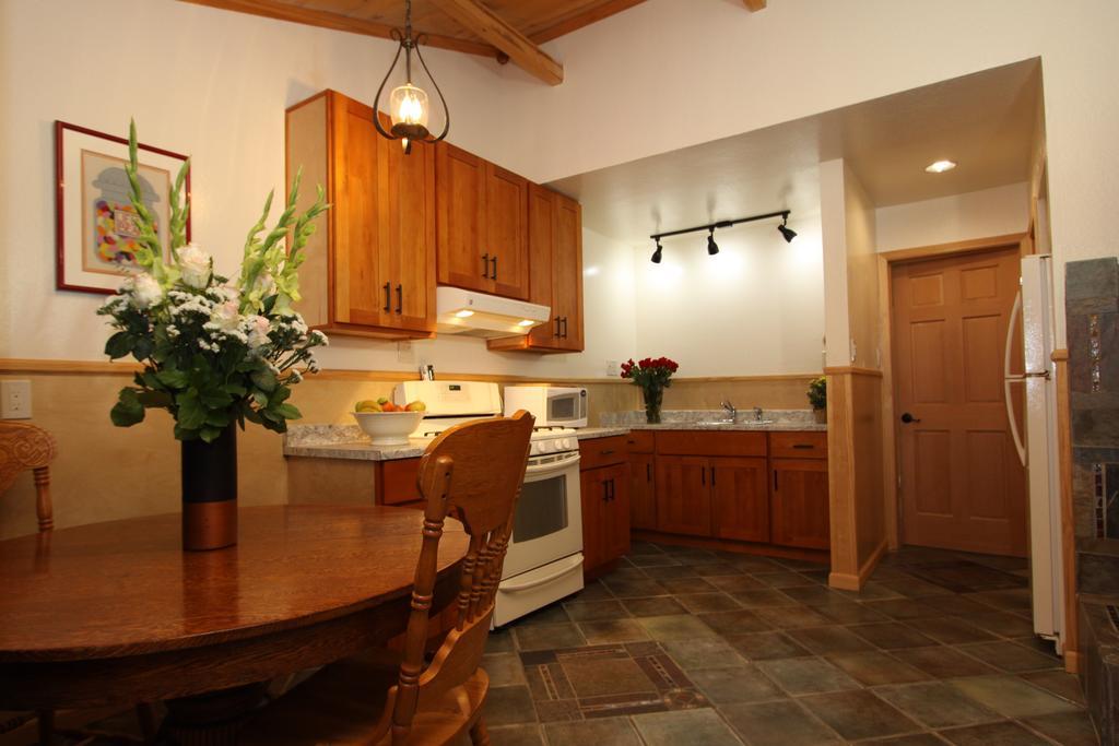 The Woods Hotel - Gay Lgbtq Cabins Guerneville Zewnętrze zdjęcie
