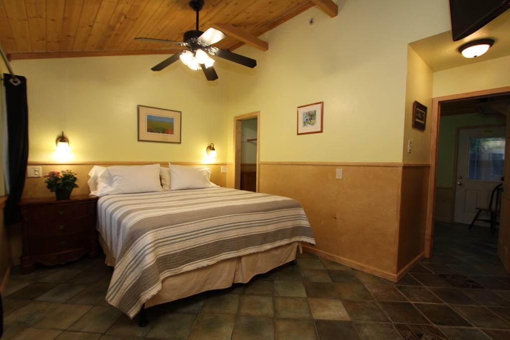 The Woods Hotel - Gay Lgbtq Cabins Guerneville Zewnętrze zdjęcie