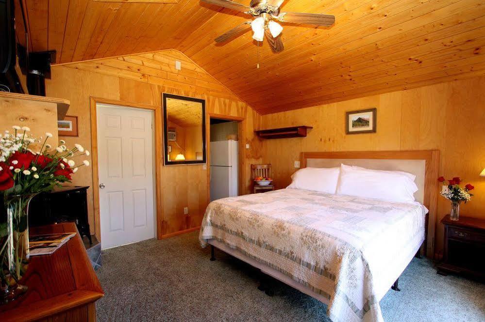 The Woods Hotel - Gay Lgbtq Cabins Guerneville Zewnętrze zdjęcie